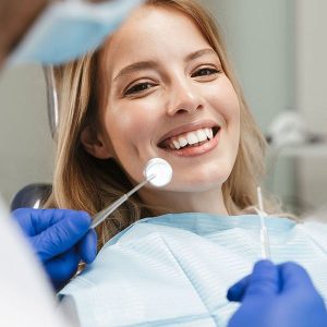 woman visiting the dentist